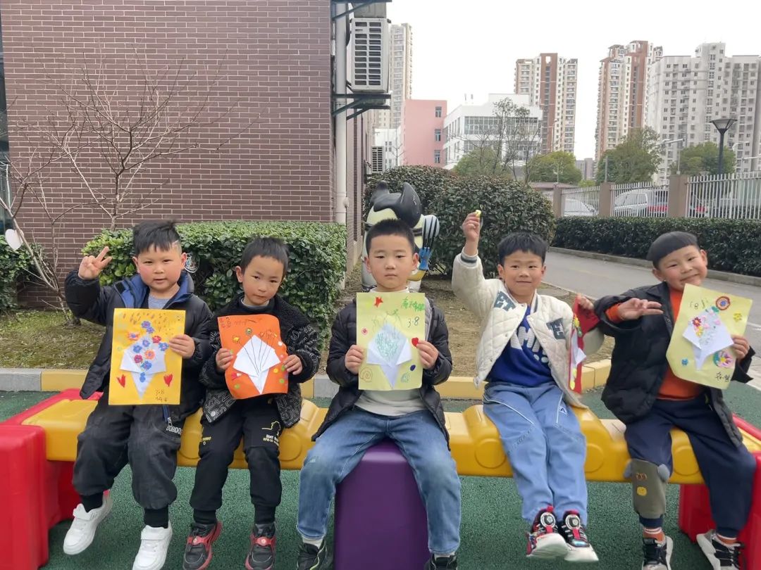 https://ljyey.wxlxjy.com/contents/sitefiles2044/10222167/images/41878660.jpeg