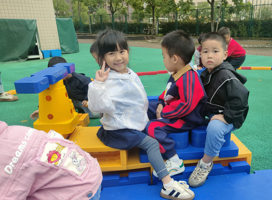 https://ljyey.wxlxjy.com/contents/sitefiles2044/10222167/images/46454964.png